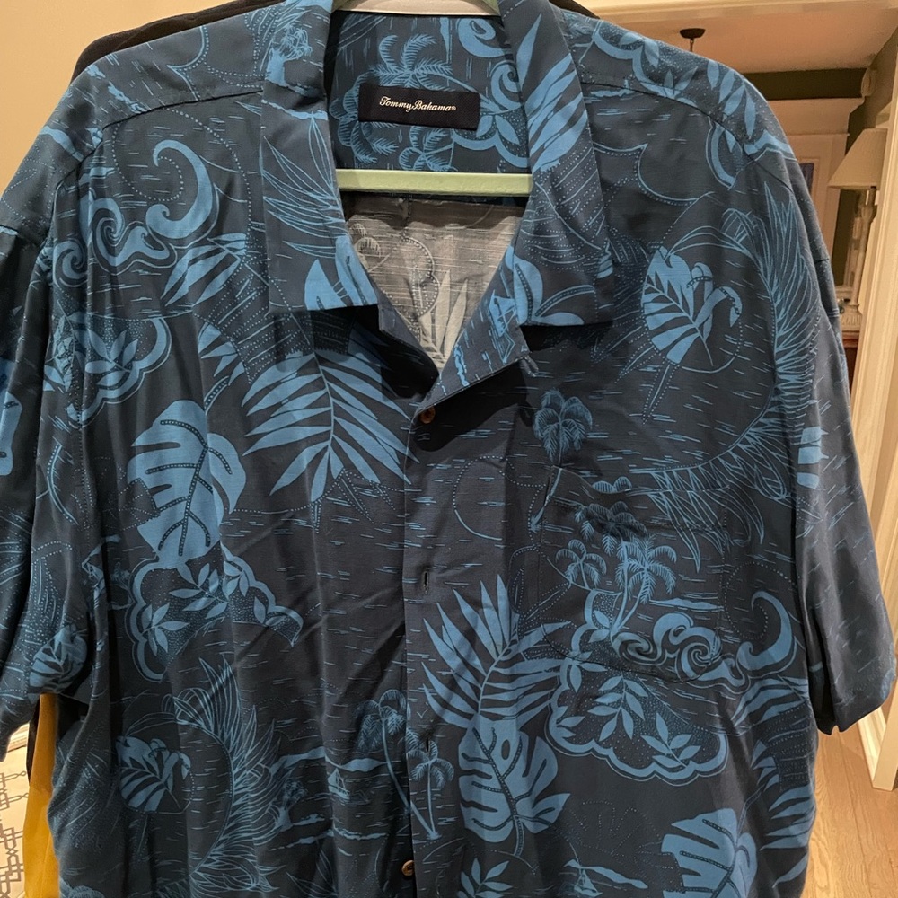 Tommy Bahama men’s shirt